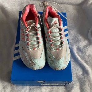 Adidas Torsion Sneaker